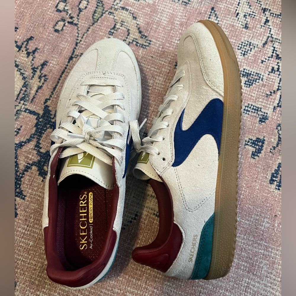 Skechers